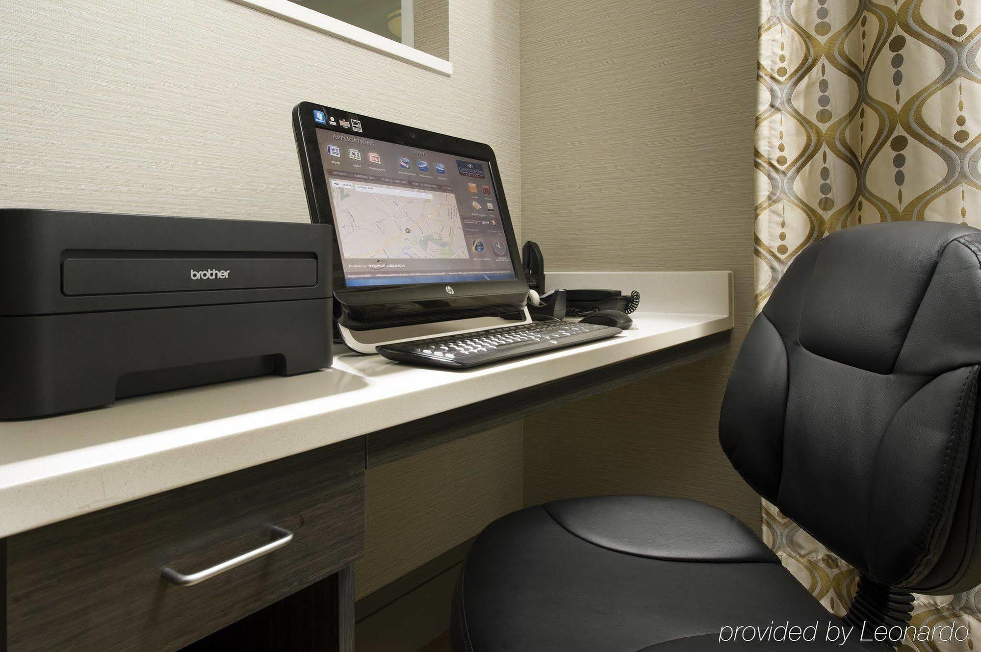 Hotel Stayapt Alexandria-fort Belvoir 2*